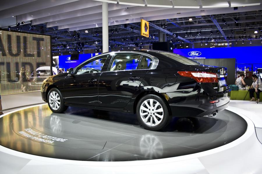  Renault Latitude 2011 года  (фото 14 из 40)